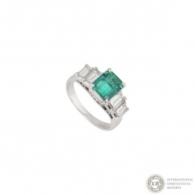 18k White Gold Emerald and Diamond Ring 1.66ct
